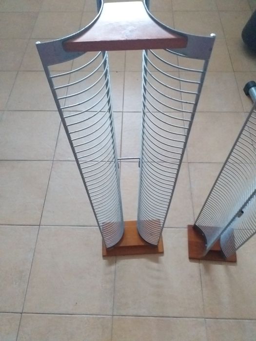 Colunas para colocar cd/dvd