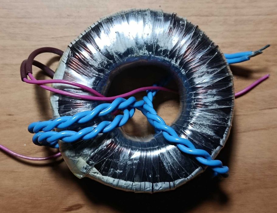 Трансформатор 14 Вольт 1,56 Ампер