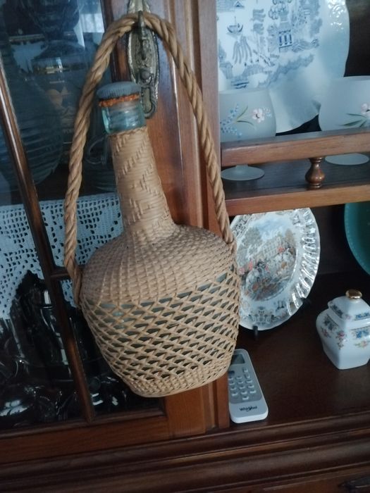 Straw-Wrapped Bottle Stand424126234745917443