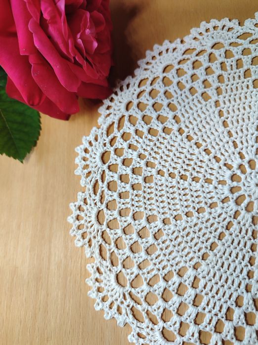 Серветка ажурна в'язана гачком Для інтер'єру подарунок як декор