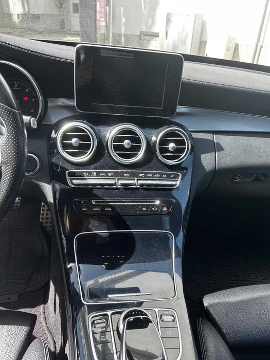 Mercedes C 300 H, carrinha hibrida diesel, Nacional, apenas 140 mil kms em muito bom estado. Sou apenas o 2.º dono. Sempre assistida na Mercedes.