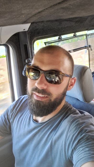 Faço pequenos transportes cargas mudanças
