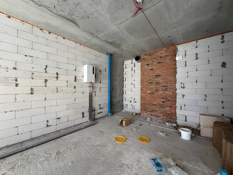 Продаж  комерційного приміщення в БЦ "CRYSTAL" Центральна 21. Метро Славутич.