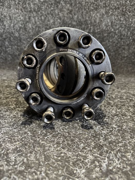 Проставки на Toyota Land Cruiser 300 25mm 6x139.7Dia95.1