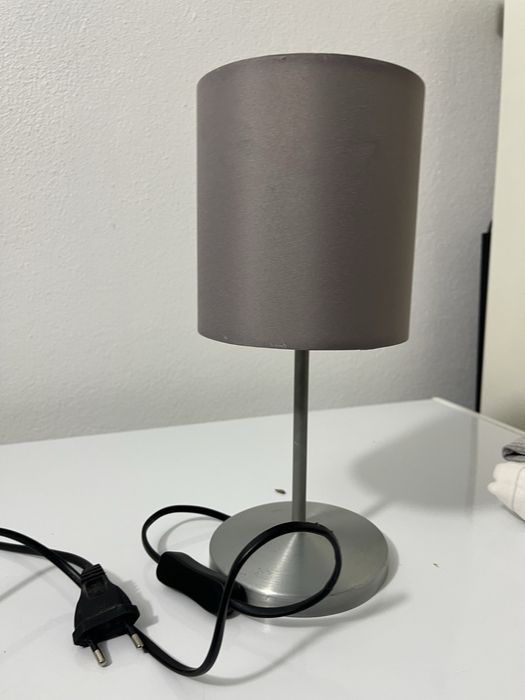 Candeeiros cinzentos