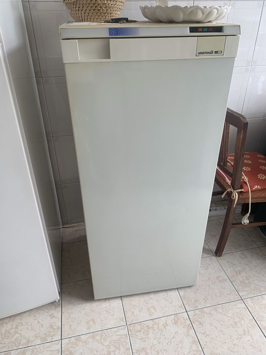 Arca Frigorifica Ariston de 210 litros