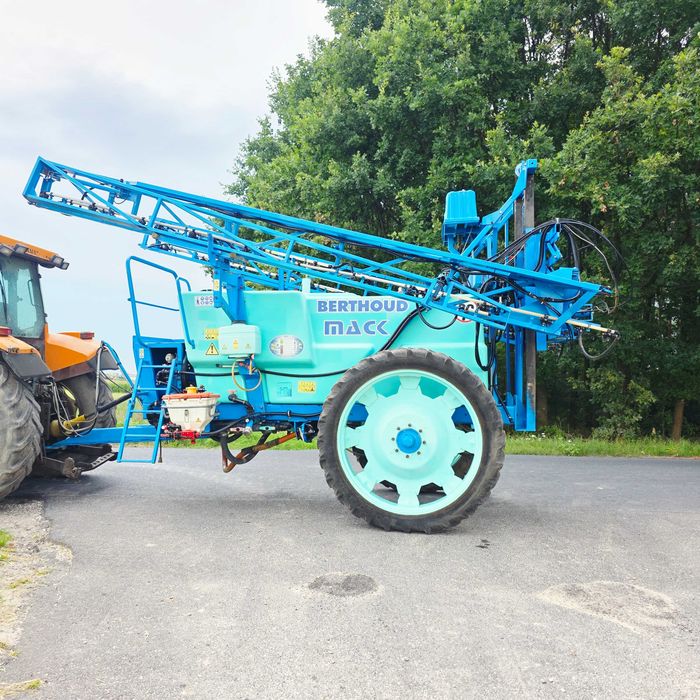 Opryskiwacz Berthoud Mack 32000l 21m własna hydraulika zadbany