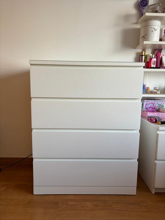 Cómoda 4 gavetas com vidro