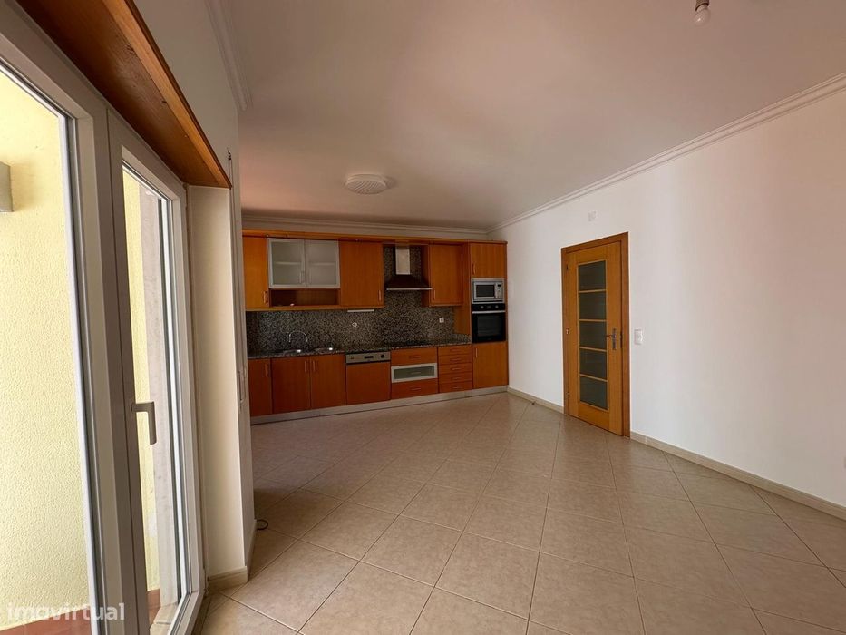 Moradia T3 com logradouro e garagem