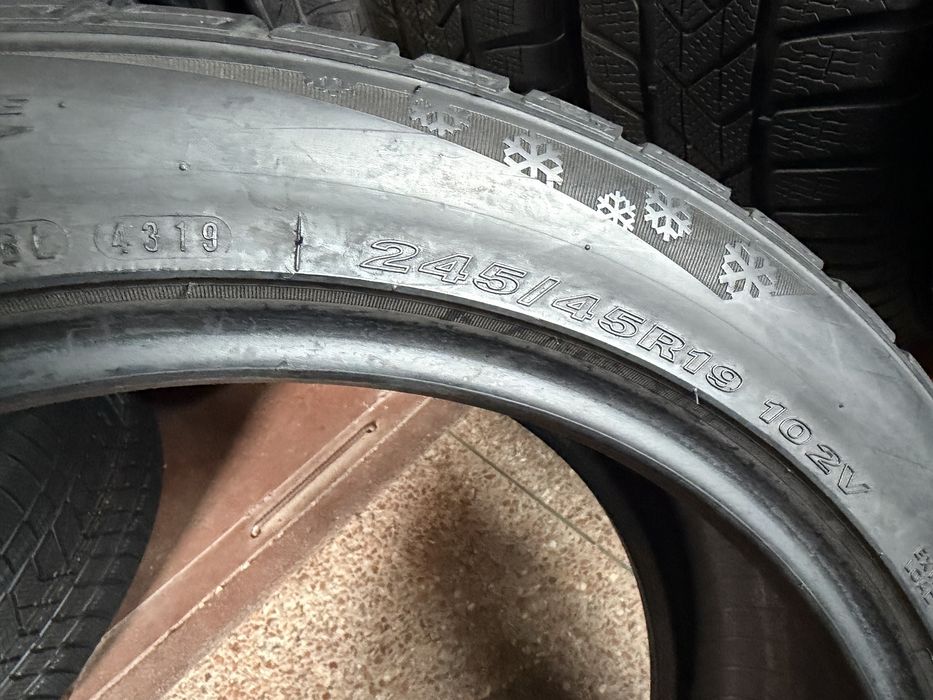 245/45 275/40 r19 Roadstone