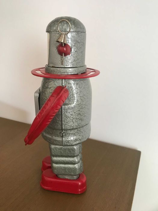 Robot de corda em metal