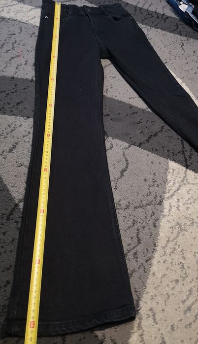 Czarne spodnie jeansowe dzwony 32