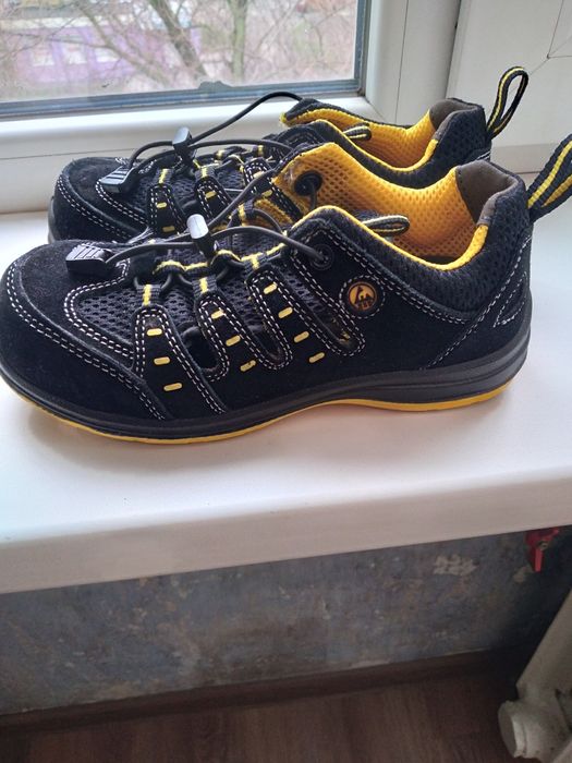 Продам  робочі  ботинки