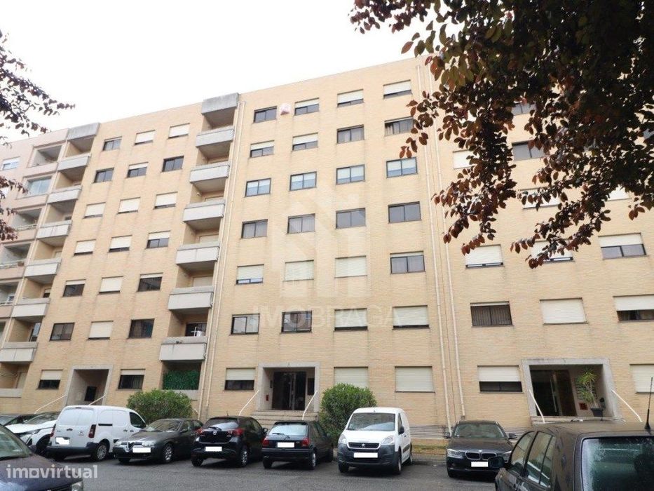 Venda Apartamento T2, em Lamaçães, Braga