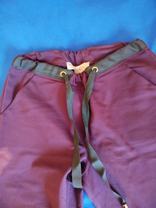 Spodnie burgundowe na gumce M