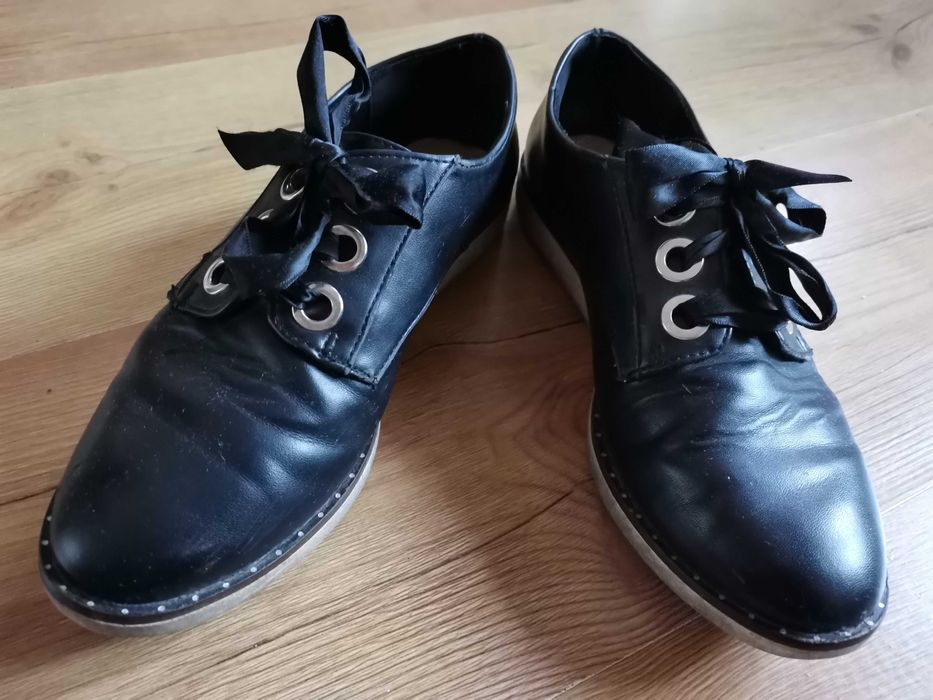 Jesienno - wiosenne szkolne buty rozm 37