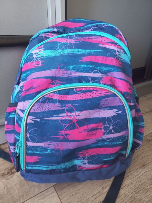 Шкільний рюкзак для дівчинки