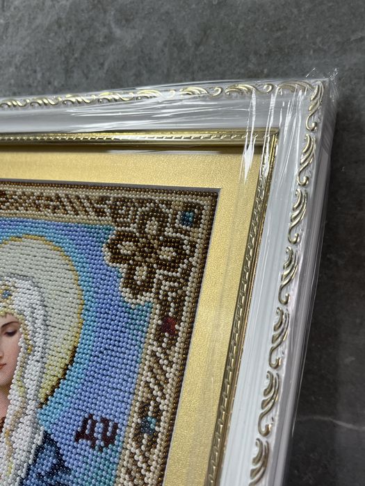 Ікона «Пресвята Богородиця» вишита бісером