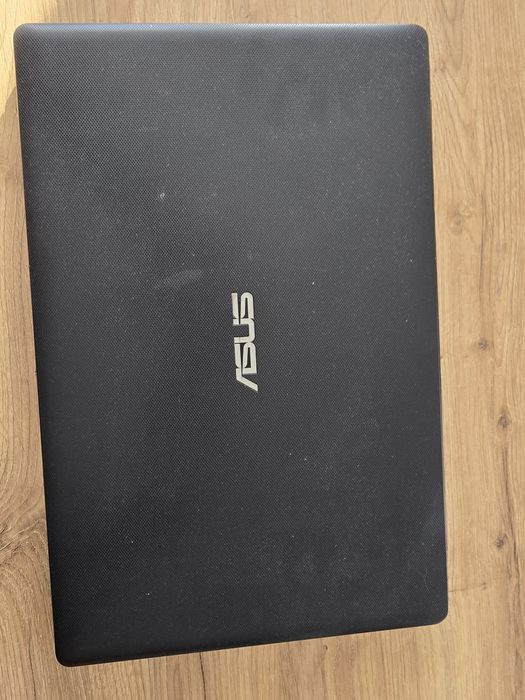 Laptop asus z ładowarką