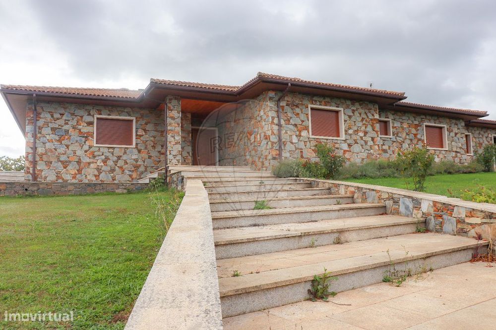 Moradia T4 para venda