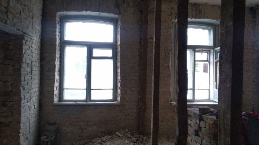 Продам 4-кімнатну квартиру у старому місті