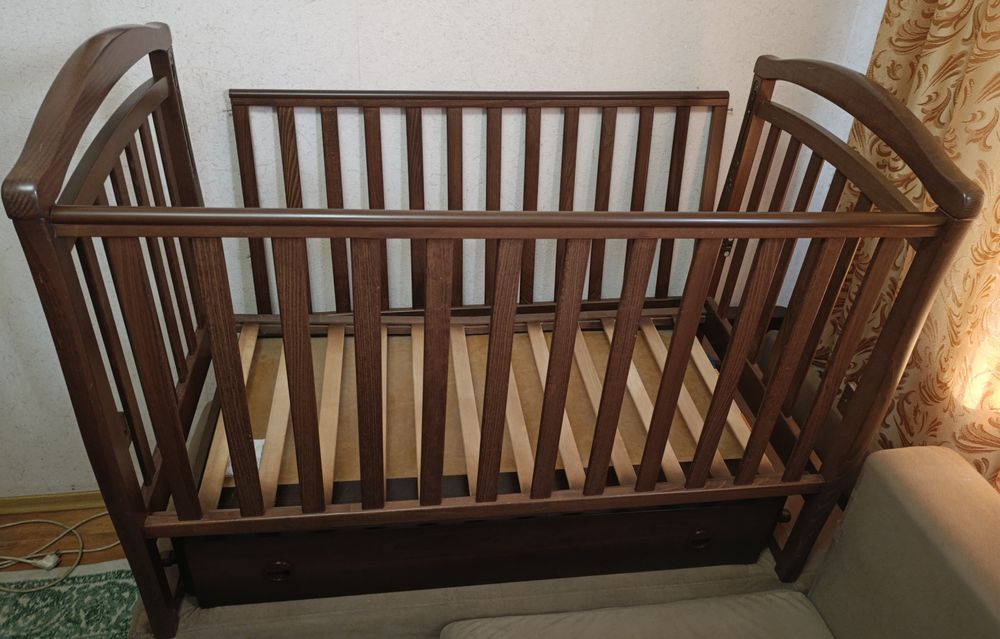 Дитяче ліжко продам за 4500 грн