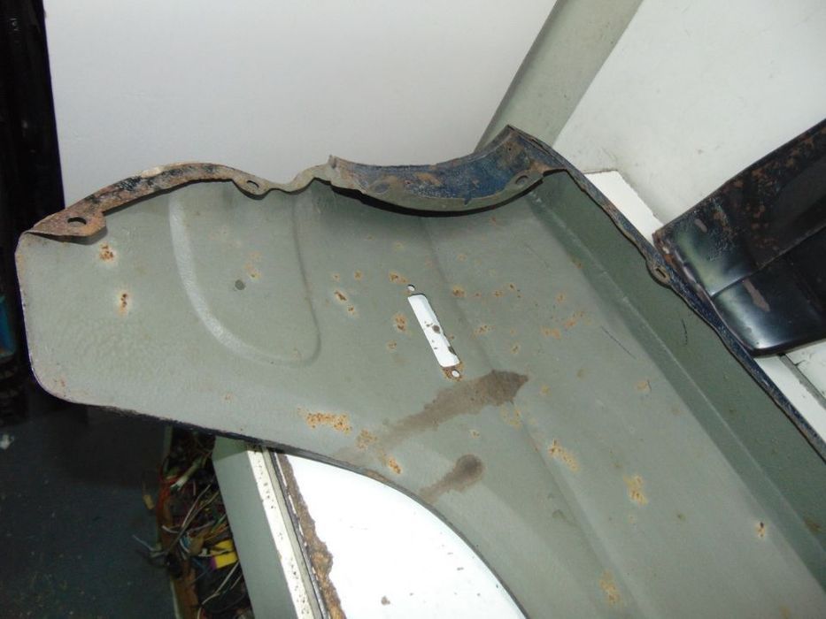 Datsun 1200 guarda lamas