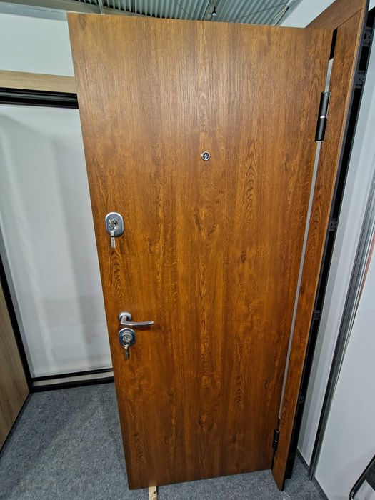 Nowe drzwi  wejściowe 80 prawe okazja