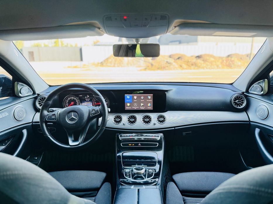 Mercedes-Benz W213 E220d 9G-tronic 2018 Official