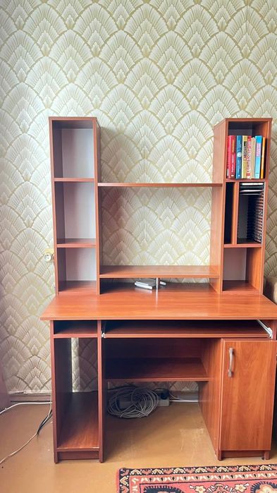 Стіл письмовий для компʼютера