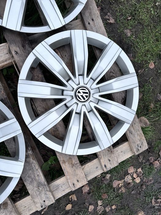 Komplet oryginalnych kołpaków VOLKSWAGEN o średnicy 17"