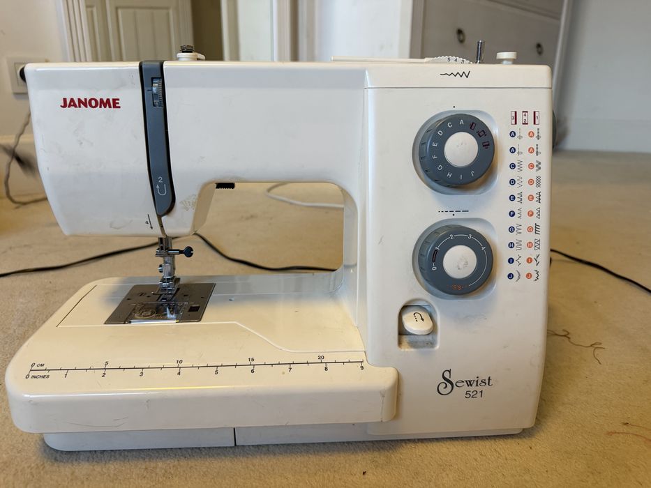 Швейна машинка Janome Sewist 521