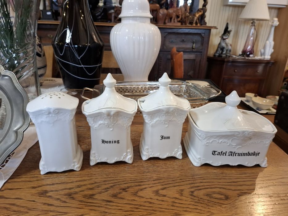 Zabytkowy porcelanowy garnitur kuchenny