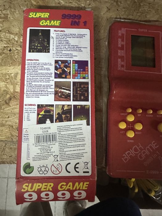 konsola do gier Brick Game w modelu E-9999.