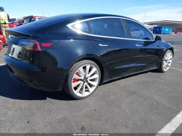 Tesla Model 3 2018 .