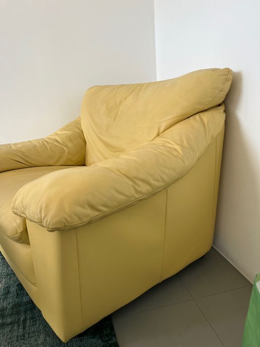 Sofá amarelo individual em pele da Divani&Divani