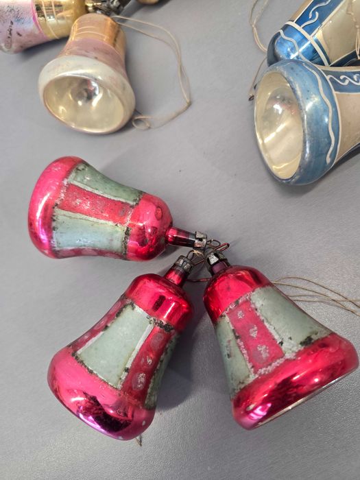 Bombki szklane dzwonki z PRL-U 11 sztuk.