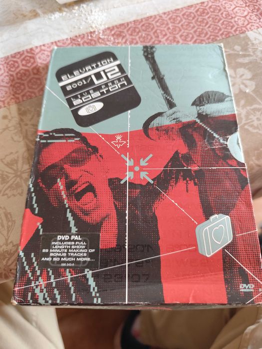 U2 DVD Elevation 2001 - Live From Boston - Musical - 2 DVDs - Extras