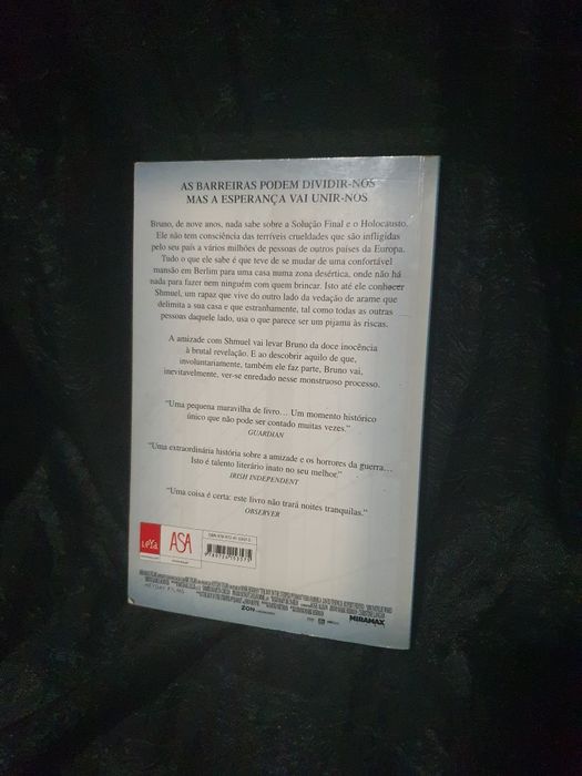 O menino do pijama às riscas