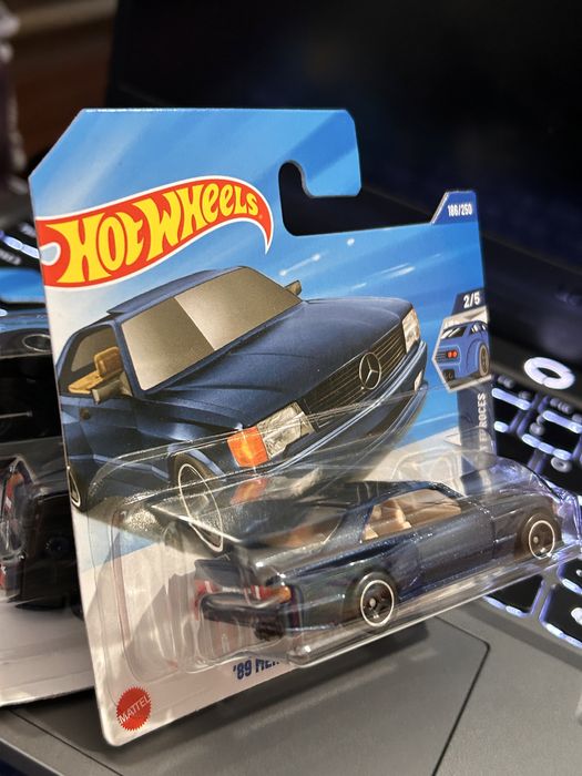 Hot Wheels '89 MERCEDES-BENZ 560 SEC AMG (granatowy)
