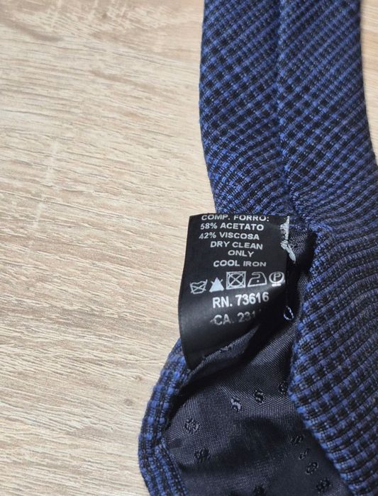 Оригінальний краваткa boss hugo boss (73% boBHa, 27% woBk). made in italy