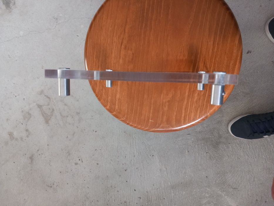 Placa AL em acrílico com afixadores de inox