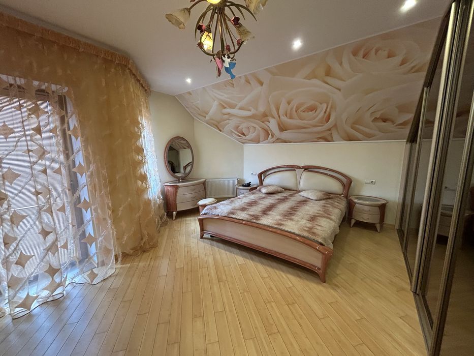 Продаж будинку Рівне, вул Золотіівська