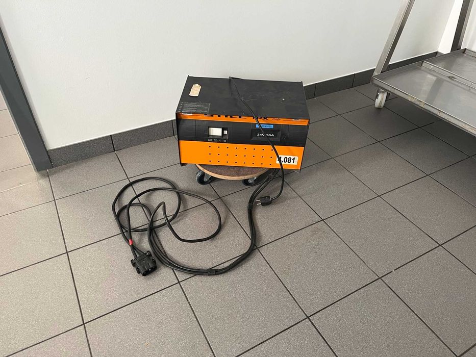 Porta-paletes eléctrico (como novo)