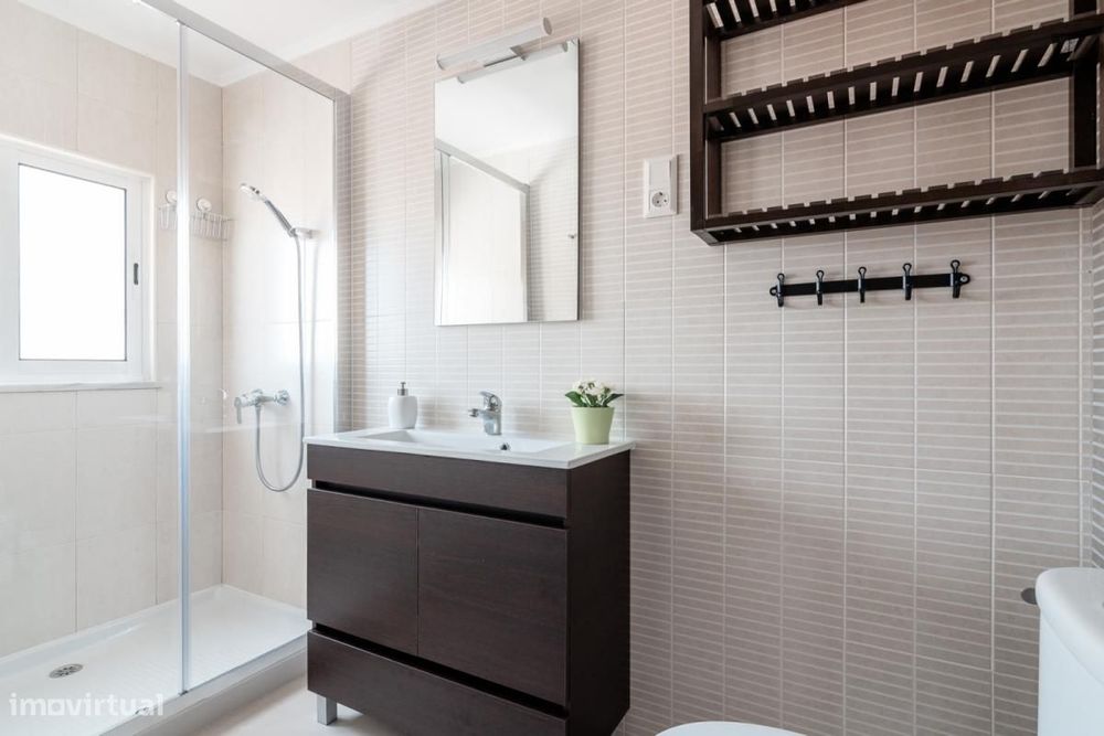 Quarto - localizado em Campolide Lisbon