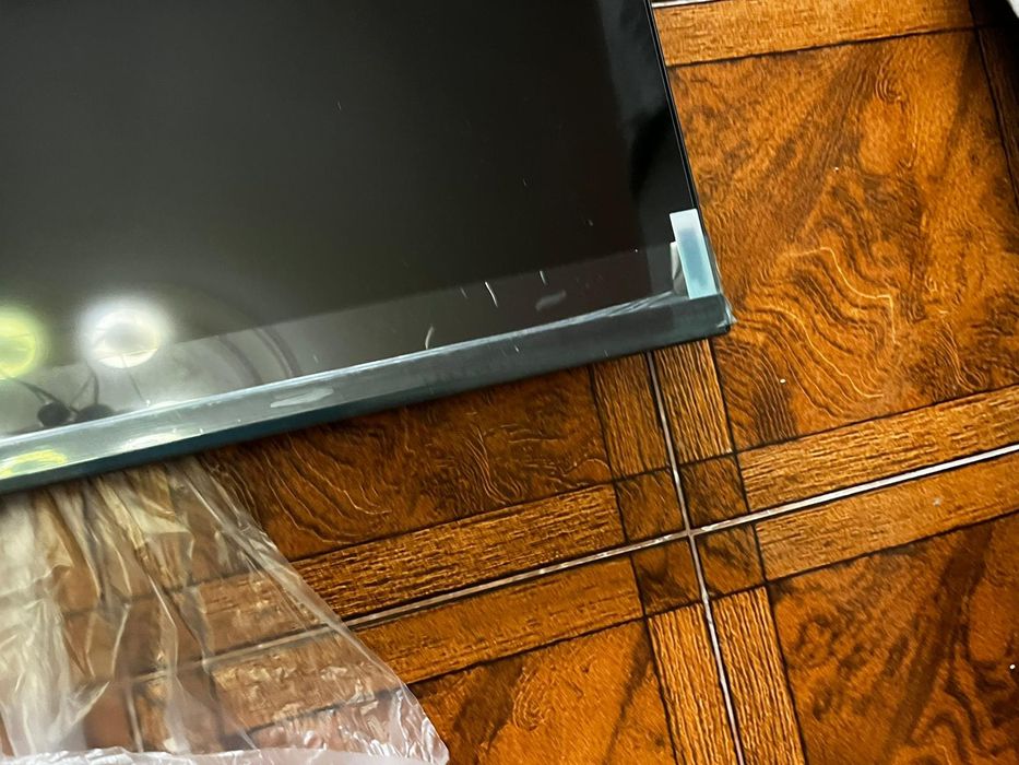 Vendo Tv UHD 65" com pouco tempo de uso