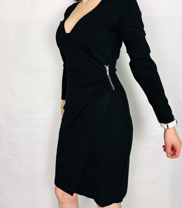 Czarna sukienka kopertowa z drapowaniem M 38