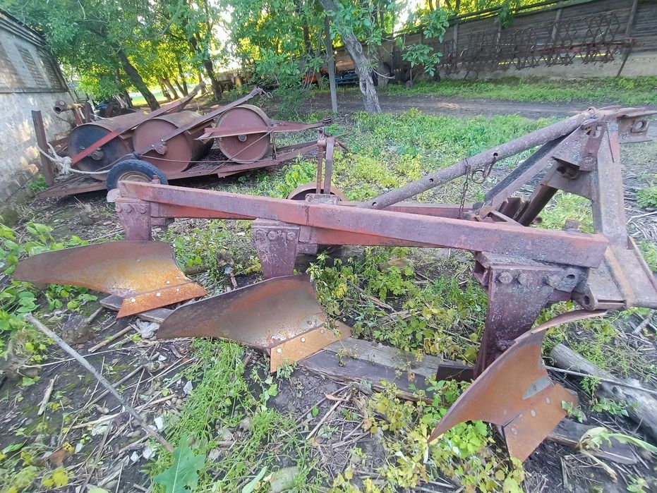Продам плуг ПЛН-3-35.