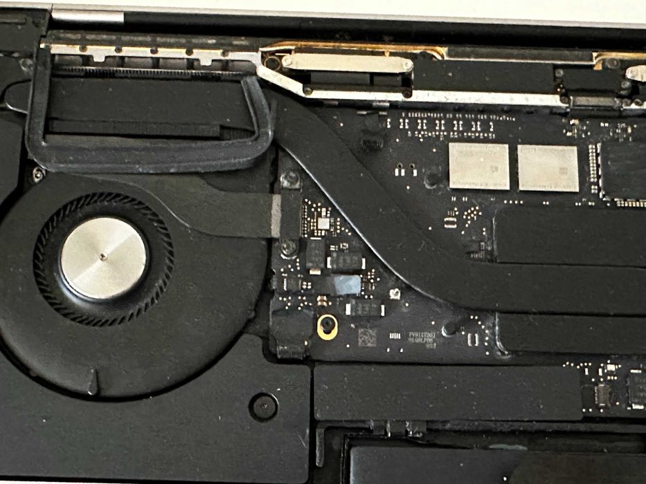 Запчастини для ноутбука MacBook A2338