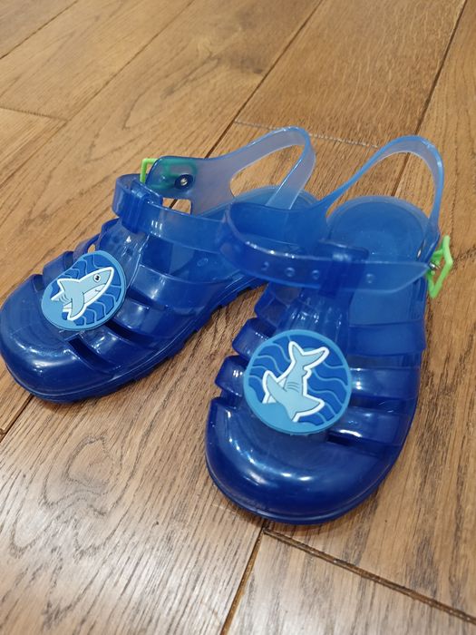 Сандалі з акулкою резинові